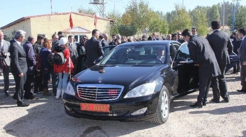 Erzurum&rsquo;da İşe Alınan Ge&ccedil;ici İş&ccedil;iler Temizlik &Ccedil;alışmasına Koyuldu