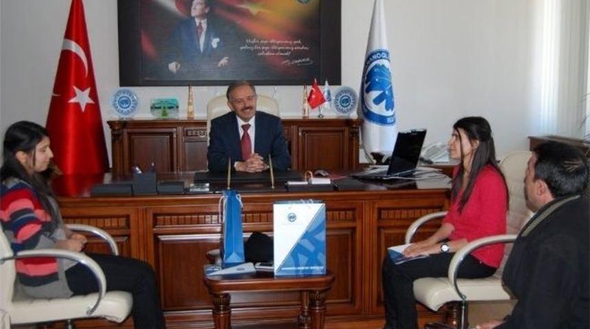 Km&uuml;&rsquo;n&uuml;n 10 Bininci &Ouml;ğrencisi Kaydını Yaptırdı