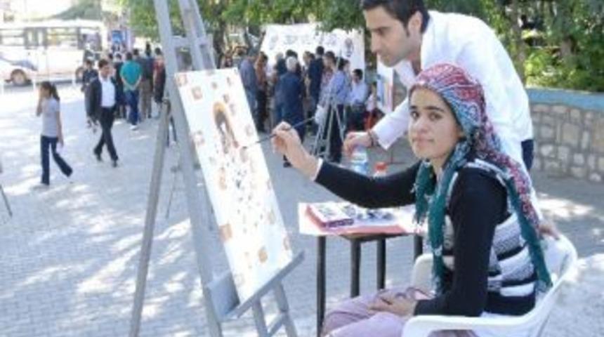 Engelleri Aştı Sergi A&ccedil;tı