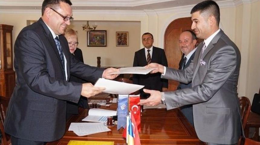 Tobb Ve Eto&rsquo;dan Ayakkabı Yardımı