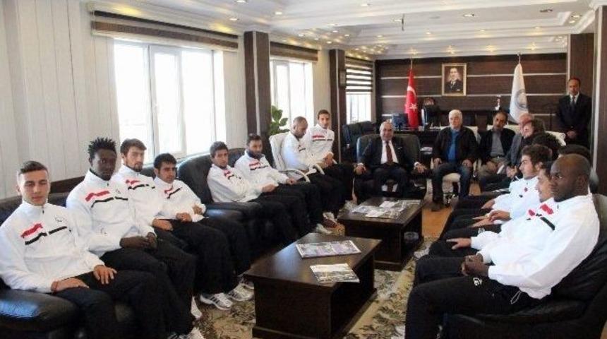 Futbolculardan Başkan Sel&rsquo;e Ge&ccedil;miş Olsun Ziyareti