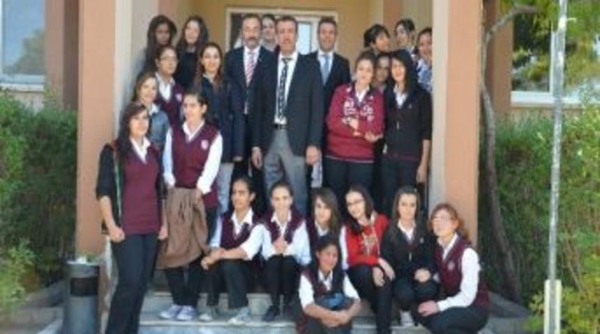 Gen&ccedil;ler Huzurevini Ziyaret Etti