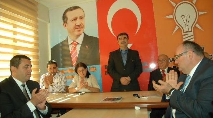 Ak Parti&rsquo;de İlk Aday Adayı Ahmet &Ouml;zdemir
