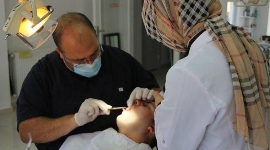 Bayramda 'k&uuml;rdan Yerine Diş İpi Kullanın' Uyarısı