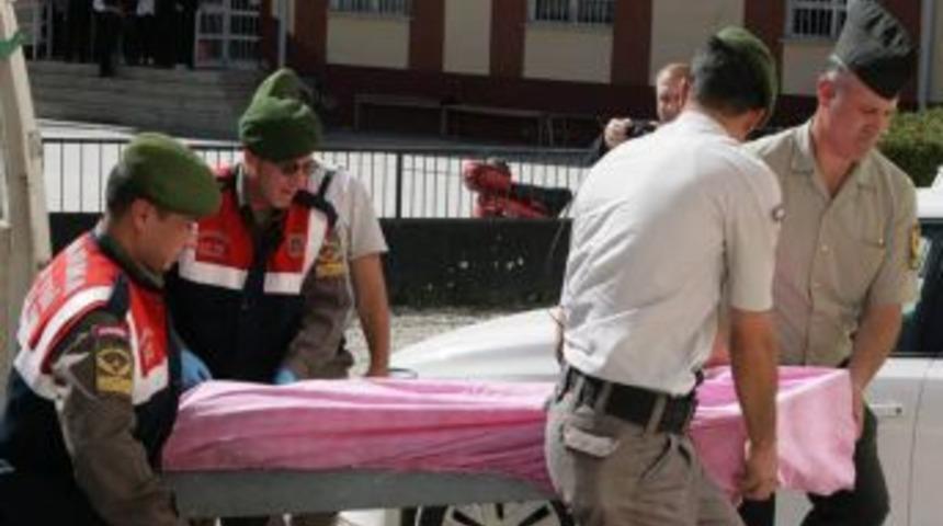 Yol Kenarında Hayvanlar Tarafından Par&ccedil;alanmış Ceset Bulundu