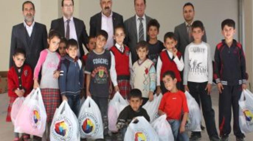 Ticaret Borsası 650 &Ouml;ğrenciye Giyim Yardımı Yaptı