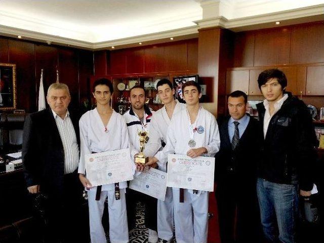 Dağ, Şampiyon Karatecileri Ağırladı 1