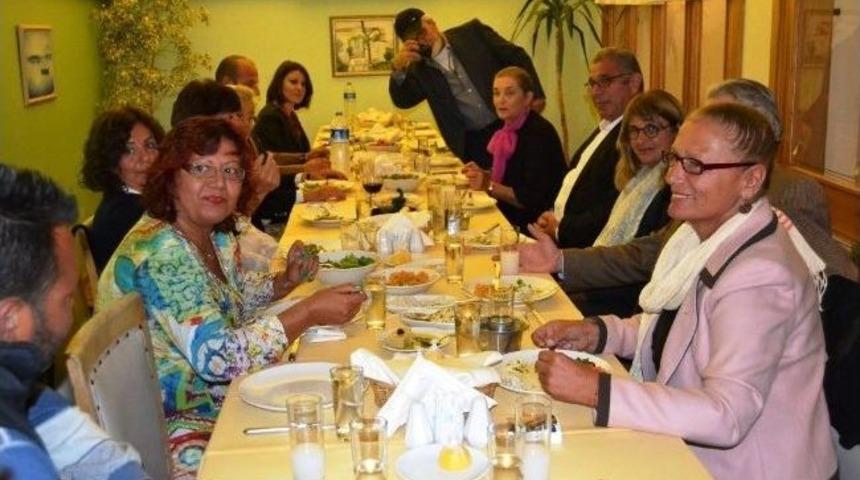 Aysel Namlı, Ayvalık&rsquo;ta Gazetecilerle Buluştu