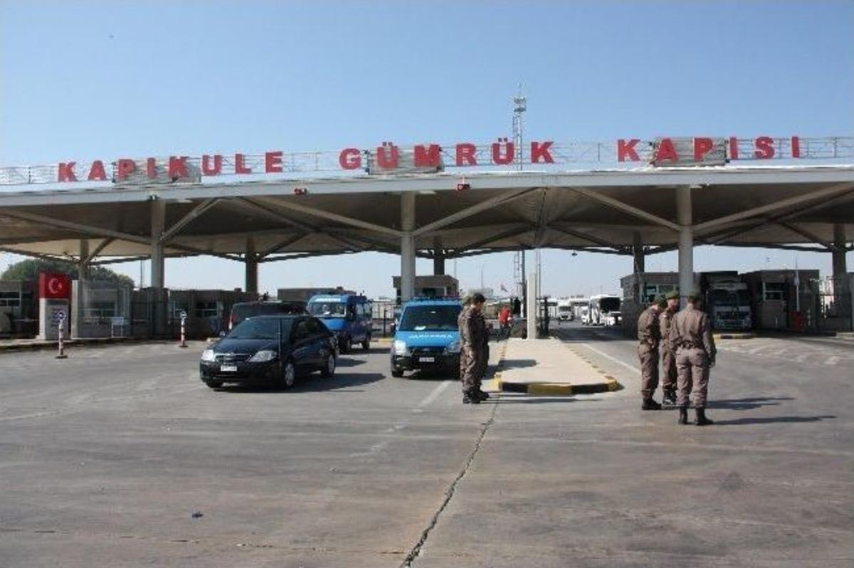 Tır Şof&ouml;rlerinin Eylemi S&uuml;r&uuml;yor