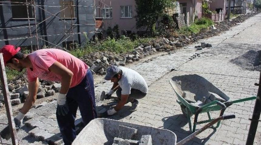 Ak&ccedil;akoca&rsquo;da Yol Bakım &Ccedil;alışmaları S&uuml;r&uuml;yor