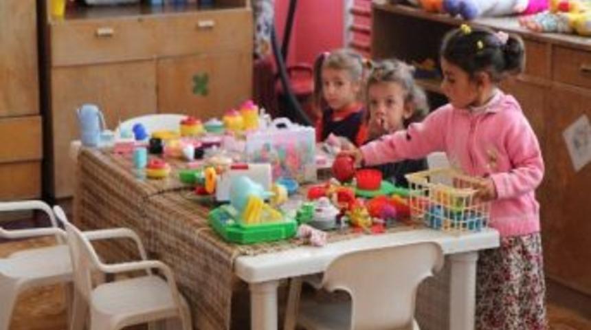 Elazığ'da 3 Okula Kitap Yardımı