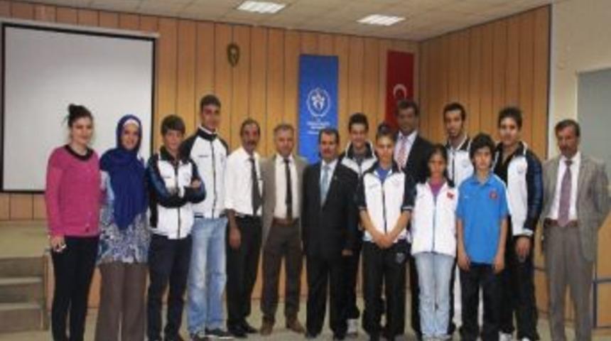 D&uuml;nya Şampiyonları Gen&ccedil;lik Hizmetleri Ve Spor İl M&uuml;d&uuml;rl&uuml;ğ&uuml;&rsquo;n&uuml; Ziyaret Etti