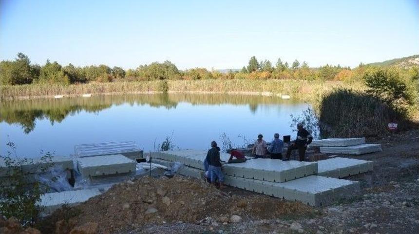 Karag&ouml;lde Y&uuml;r&uuml;ş Parkuru G&ouml;l &Uuml;zerine Yerleştirilmeye Başladı