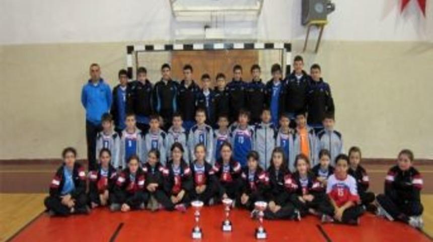 Minik Hentbolcular M&uuml;tareke Turnuvası&rsquo;na Gidiyor