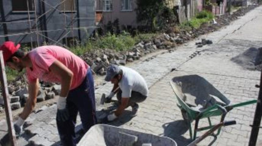 Akçakoca’da Yol Bakım Çalışmaları Sürüyor