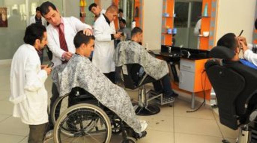 Engelli Kuaf&ouml;rlerden Bayram Tıraşı