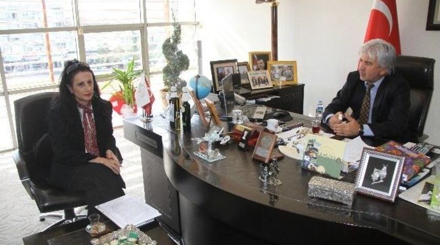 Akhisar Hayvanları Koruma Ve Yaşatma Derneği&rsquo;nden Başkan Hızlı&rsquo;ya Ziyaret