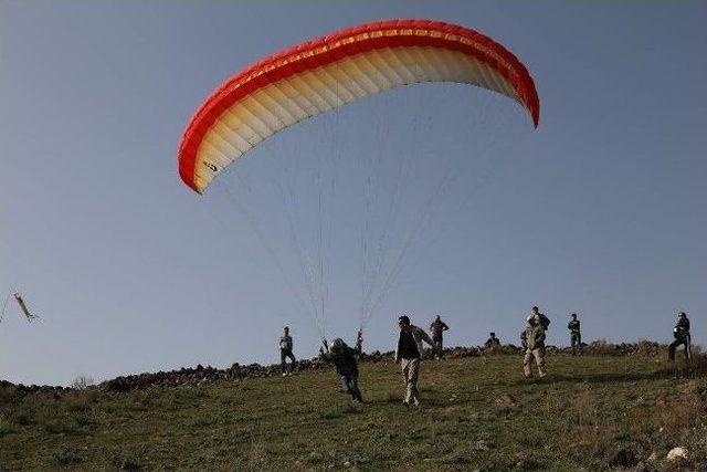 Kayseri'nin Yamaç Paraşütü Tutkusu