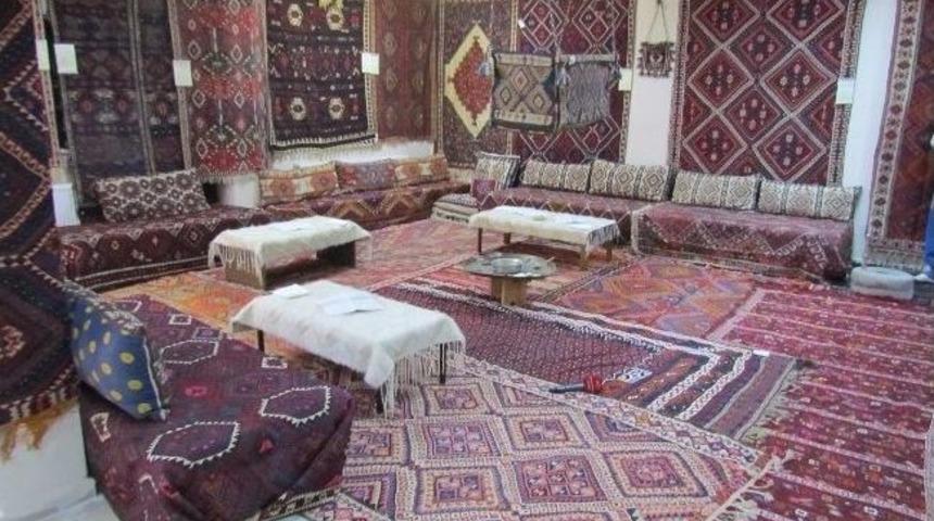 Yy&uuml;&rsquo;de T&uuml;rk El Sanatları Uygulama Ve Araştırma Merkezi M&uuml;d&uuml;rl&uuml;ğ&uuml; A&ccedil;ıldı