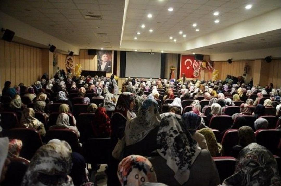 Tosya&rsquo;da Hafızlık Tarif Programı D&uuml;zenlendi