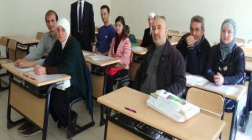 Erbaa Halk Eğitim Merkezi'nden Suriyeli G&ouml;&ccedil;menlere T&uuml;rk&ccedil;e Kursu