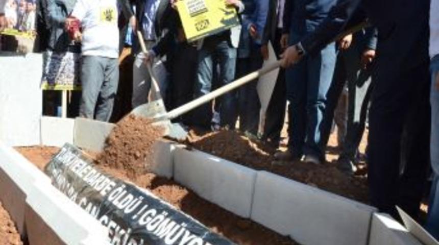 Mısır'daki Askeri Darbeye Tabutlu Eylem