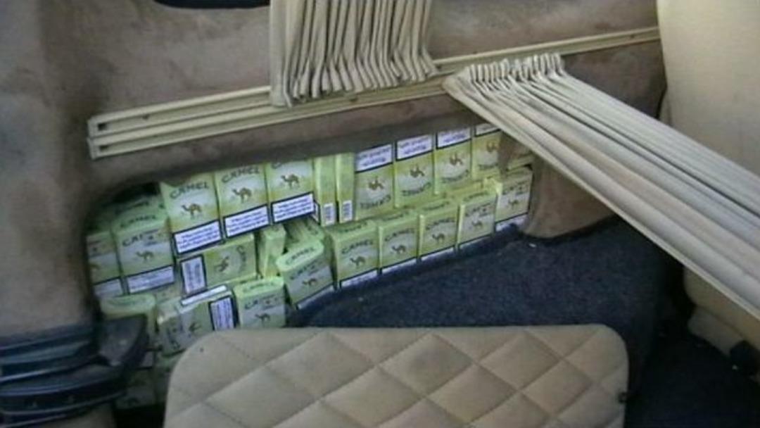 Kamyonetin Zulasından 3 Bin 900 Paket Ka&ccedil;ak Sigara &Ccedil;ıktı