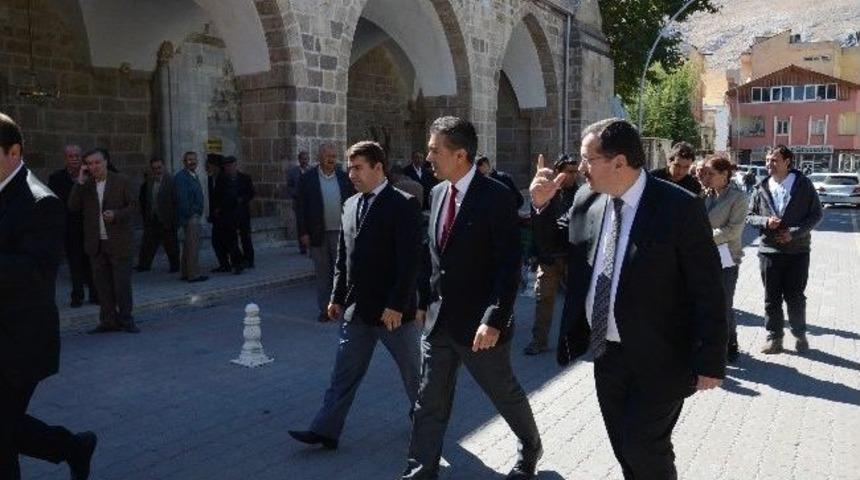 Elbistan&rsquo;da Tarihi Mekanlarda İnceleme