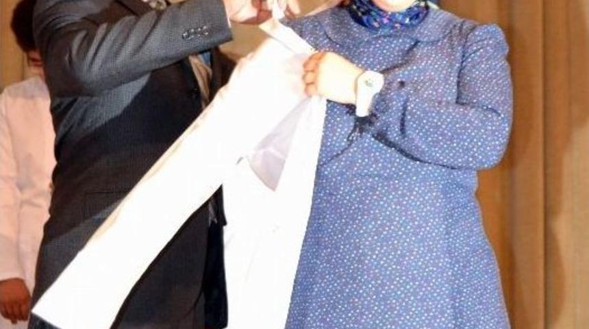 69 Veterinerlik Fak&uuml;ltesi &Ouml;ğrencisi &Ouml;nl&uuml;klerini Giydi