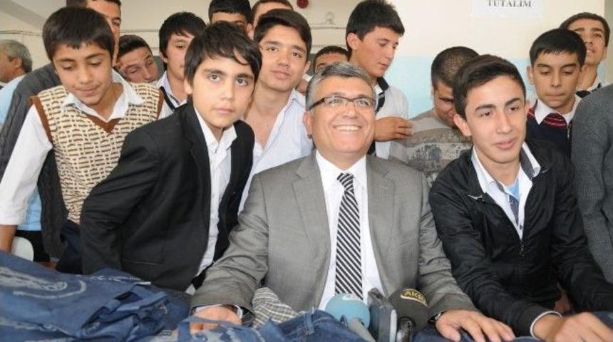 Polisten &Ouml;ğrencilere Bayram Hediyesi