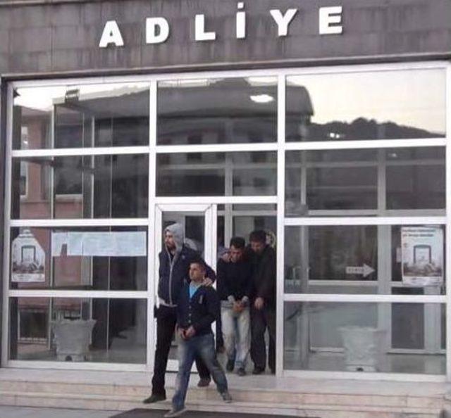 İnşaat Malzemesi &Ccedil;alan Şahıslar Yakalandı 1