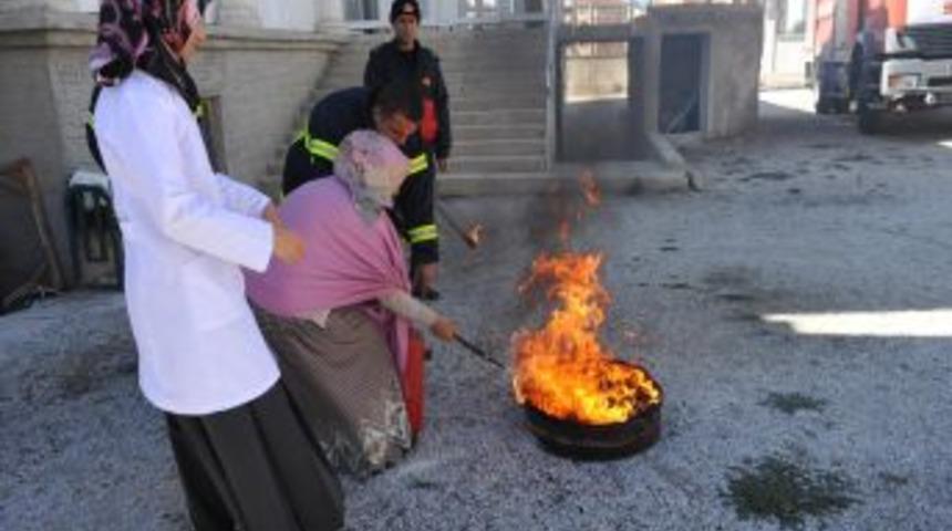 Kur'an Kursu &Ouml;ğrencilerine Yangın S&ouml;nd&uuml;rme Eğitimi Verildi