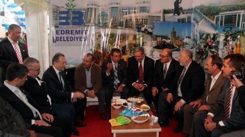 Edremit Belediye Standı Siyasilerin G&ouml;zdesi Oldu