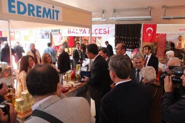 Edremit Belediye Standı Siyasilerin G&ouml;zdesi Oldu 1