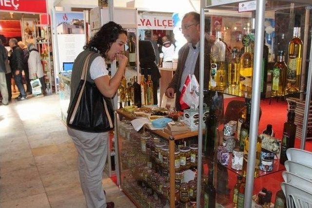 Edremit Belediye Standı Siyasilerin G&ouml;zdesi Oldu 3