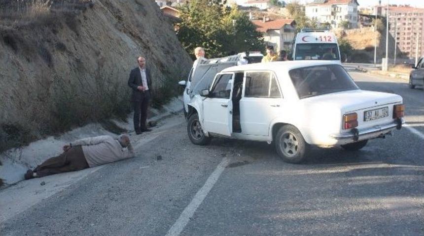 Direksiyon Başında Fenalaşınca Kaza Yaptı