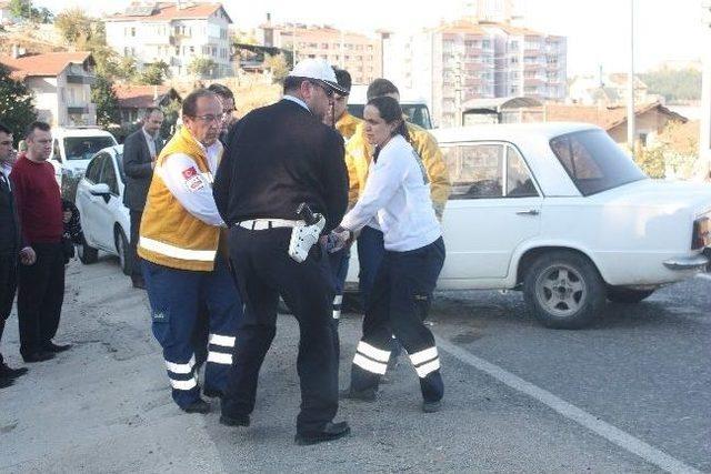 Direksiyon Başında Fenalaşınca Kaza Yaptı