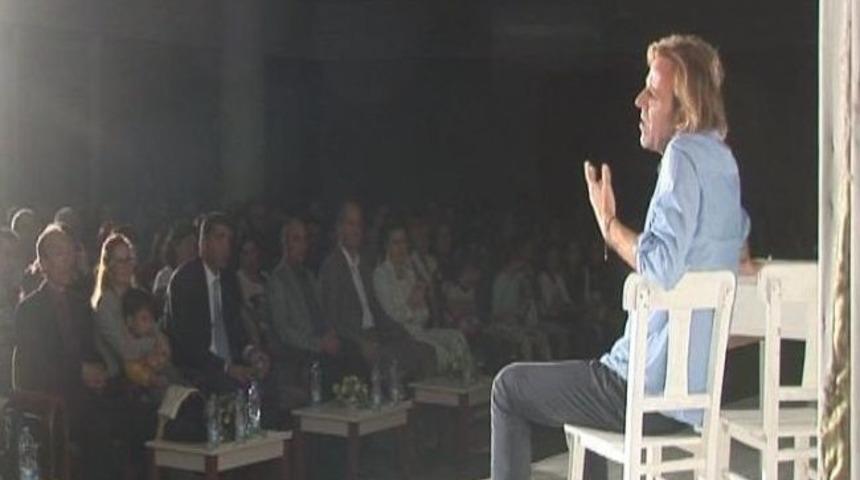 &ldquo;komikse Komik&rdquo; Tiyatro Oyunu Polis Derneği Yararına Sahnelendi