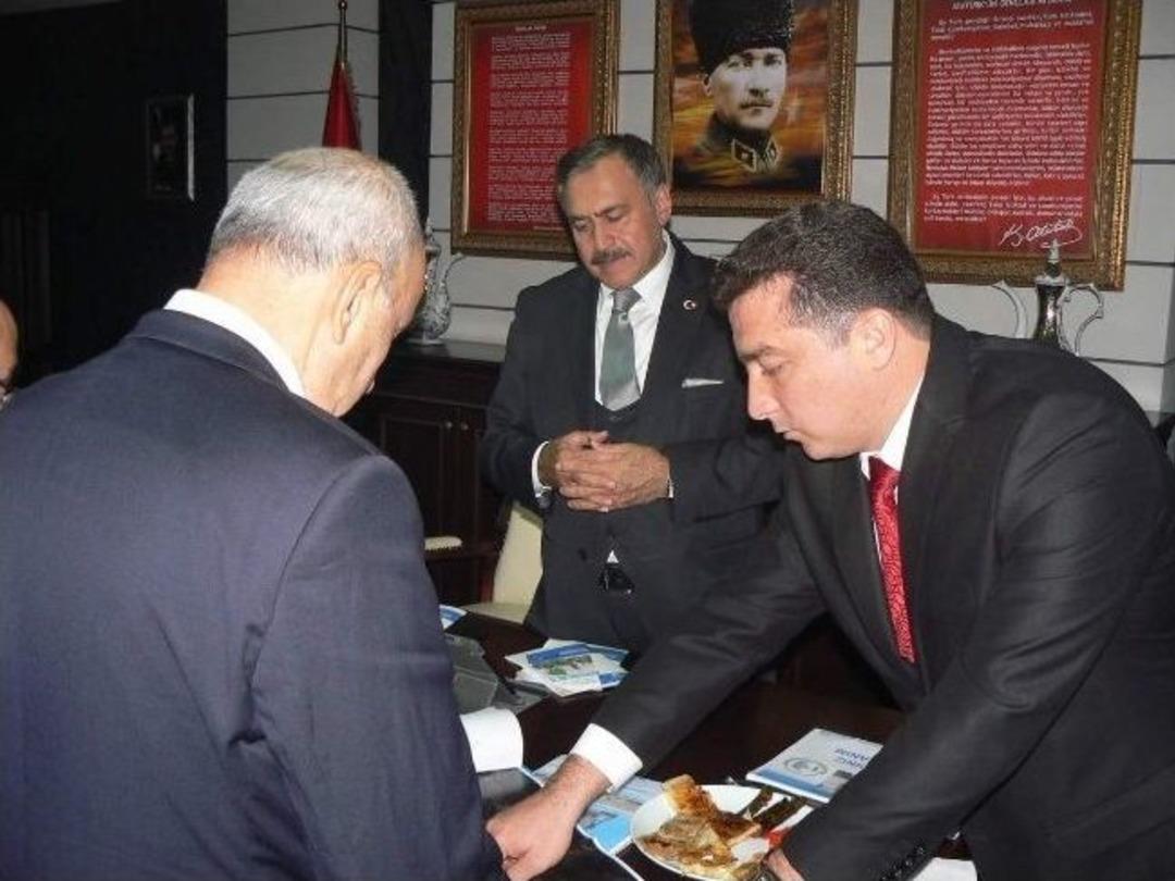 Bakan Eroğlu, Bakanlığının B&uuml;t&ccedil;esini Boz&uuml;y&uuml;k'te İmzaladı