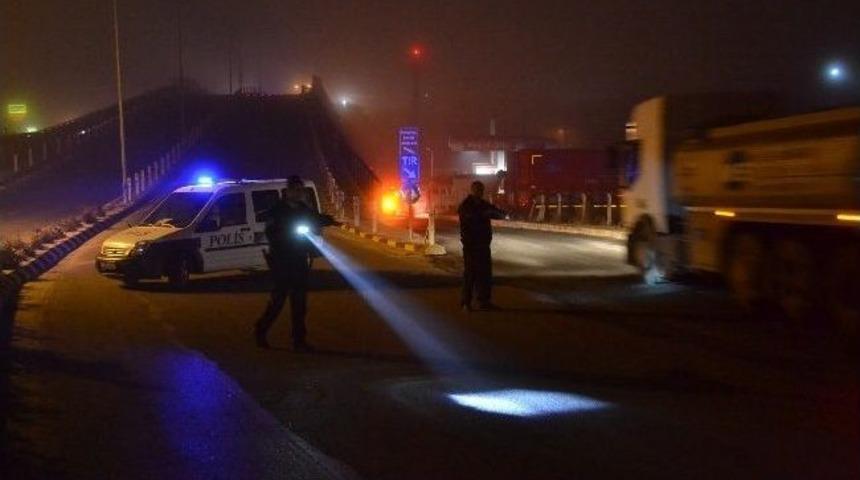 Aşırı Hız Ve Sis Kazaya Neden Oldu