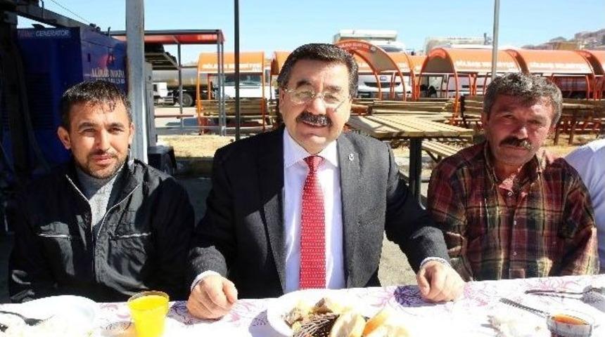 G&ouml;lbaşı Belediye Başkanı Odabaşı&rsquo;ndan İş&ccedil;ilere &Ouml;ğle Yemeği S&uuml;rprizi