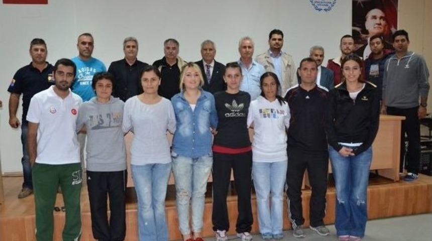 Hentbol Hakem Ve G&ouml;zlemcilerine Seminer