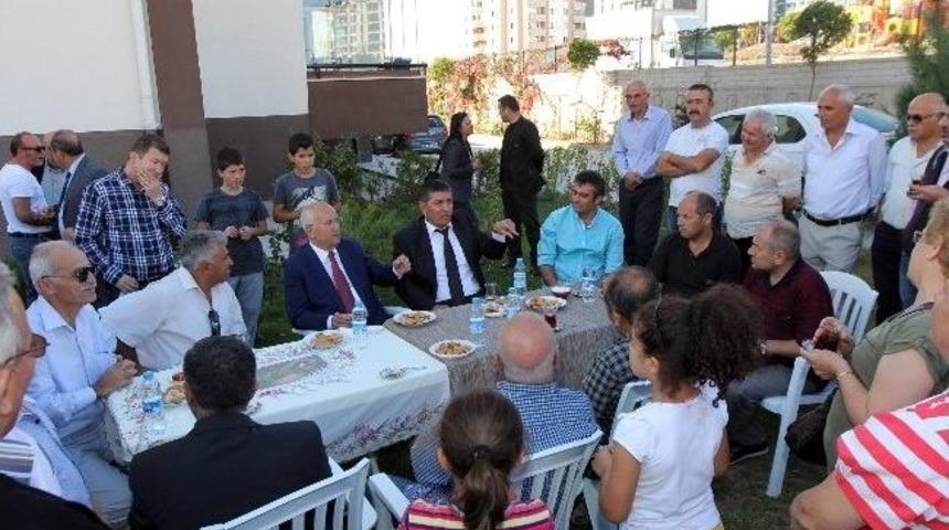 Yaşar&rsquo;dan &Ouml;z Florya Sitesi&rsquo;ne &Ccedil;at Kapı Ziyaret