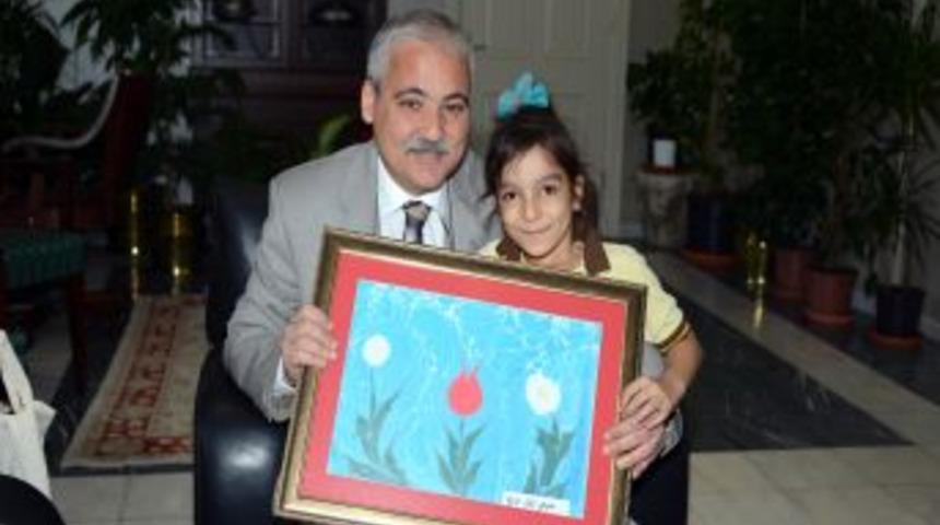 Engelli Minik Ebru Sanat&ccedil;ısından Vali G&uuml;ven&ccedil;er'e Ziyaret