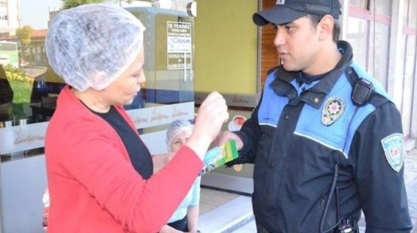 Polisten Kurban Satıcılarına &ldquo;sahte Para Kontrol Kalemi&rdquo;
