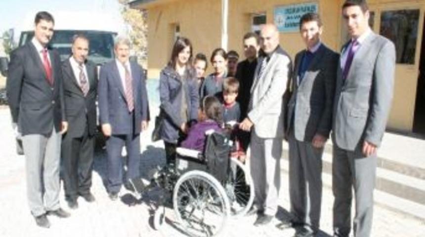 Arkadaşları İ&ccedil;in Mavi Kapak Toplayıp Tekerlekli Sandalye Aldılar