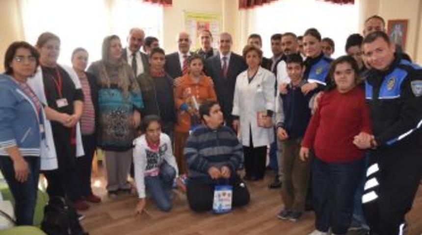 Buran, engelli &ccedil;ocuklarla bir araya geldi