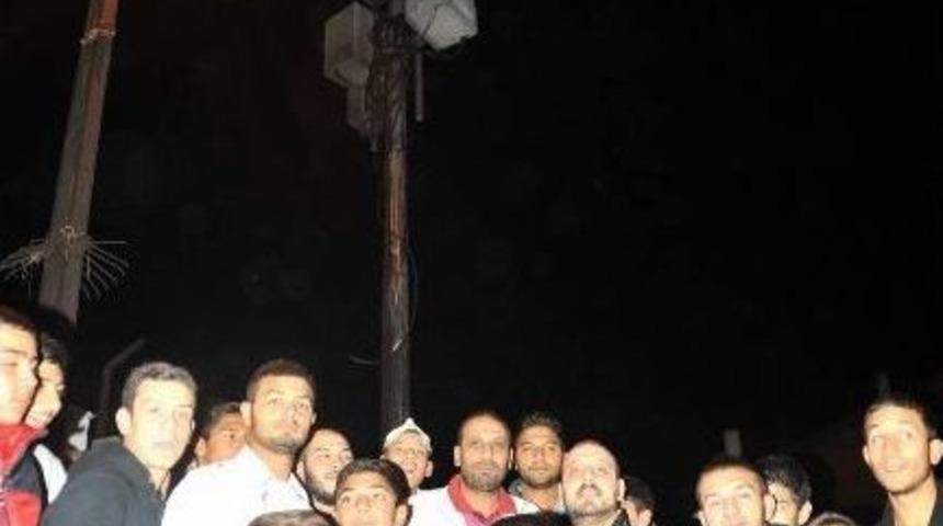 Baz İstasyonunu Ateşe Verdiler