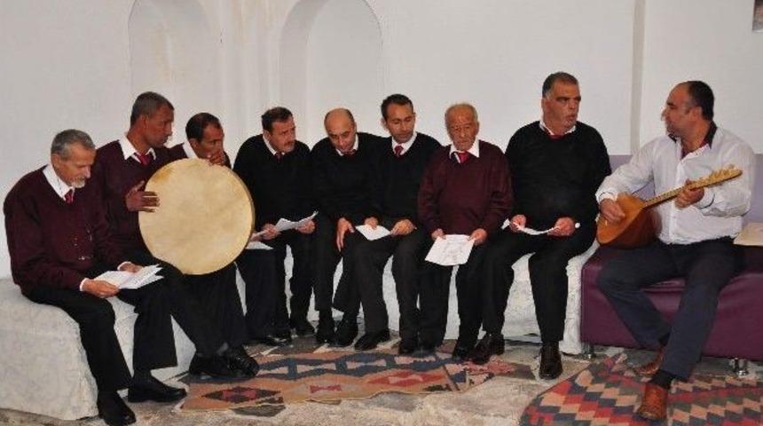 Hastane Personelinden Hastalara Sazlı S&ouml;zl&uuml; Terapi