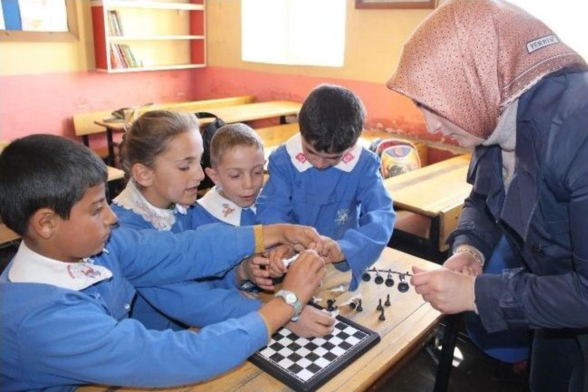 K&ouml;y &Ccedil;ocuklarına Satran&ccedil;, Ailelere Eğitim